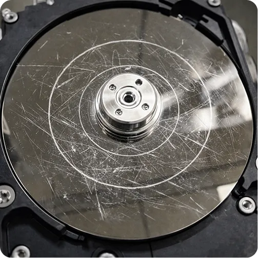 傷が付いたHDDイメージ