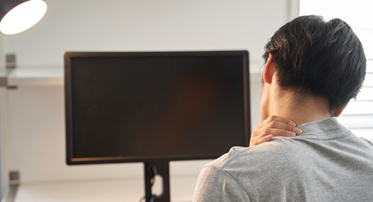 黒い画面で機密情報にアクセスできないイメージ